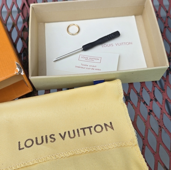 Wallet And Minnie Mouse Key Chain - Picture 4 of 6